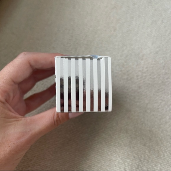 First Aid Beauty Ultra Repair Face Moisturizer with SPF 30 Sunscreen - Picture 11 of 14